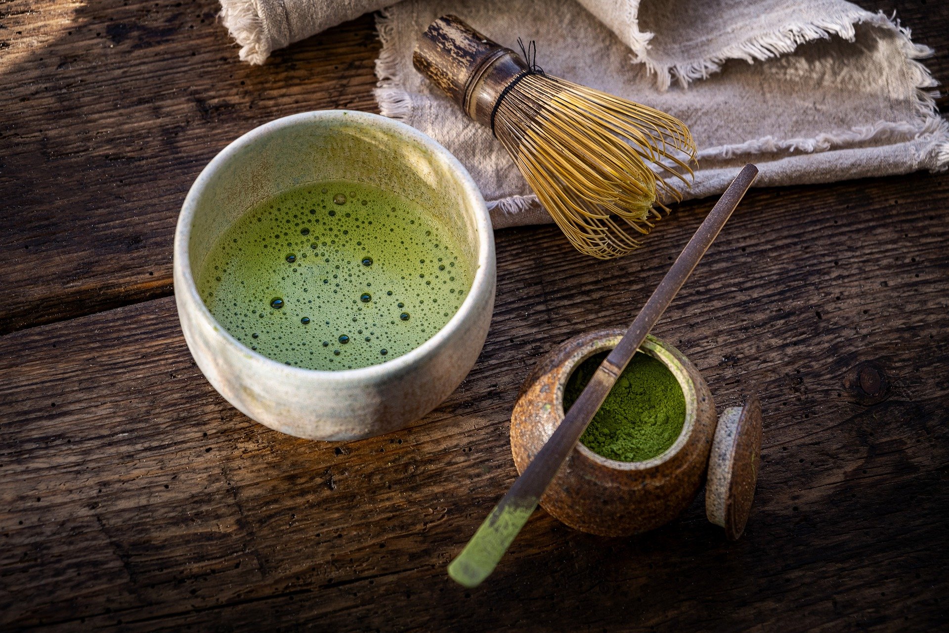 Матча из чего делают. Matcha Tea напиток. Матэ и маття. Матча асаи. Чаван для чая матча.